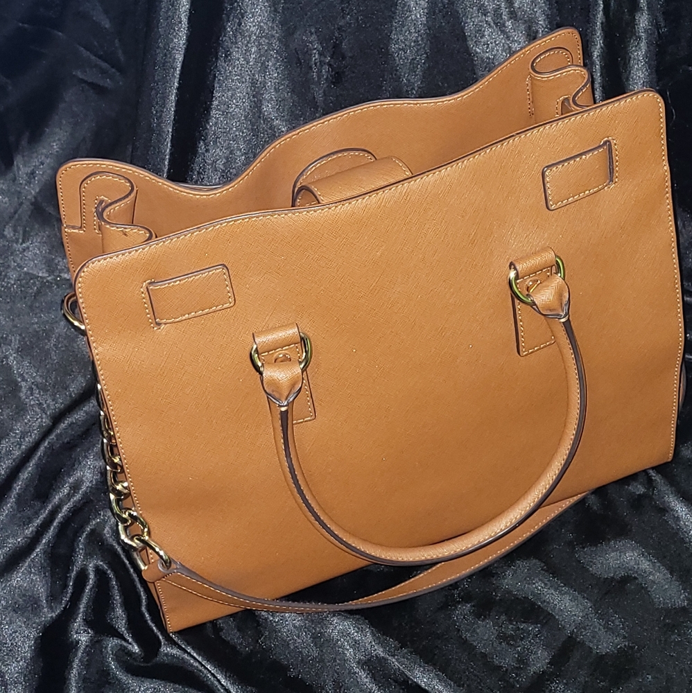 Michael  kors hand bag 👜 - Picture 2 of 15